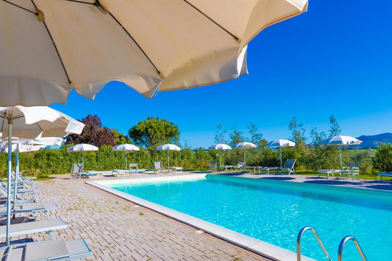Glamping Gli Etruschi Hotel Piombino Bagian luar foto